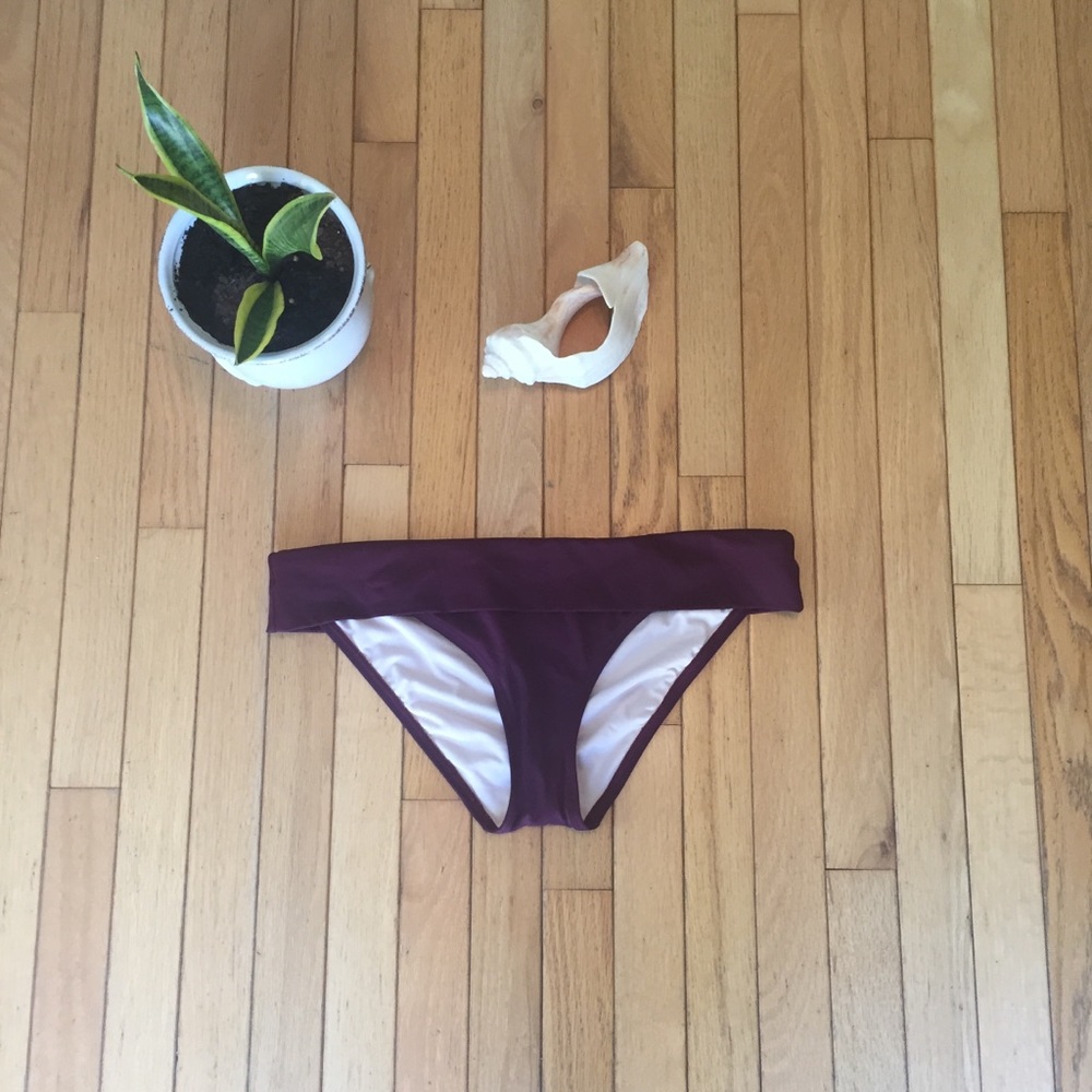 NWOT Victoria’s Secret Plum Bikini Bottoms